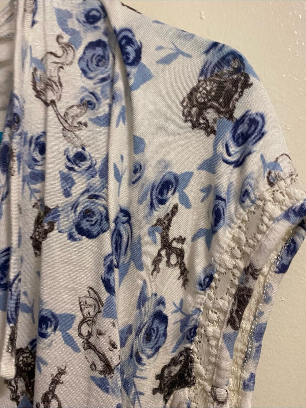 Disney Beauty And The Beast Womens Peplum Top Shirt L Mrs Potts Blue Floral - Picture 2 of 9